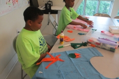 kids-doing-crafts